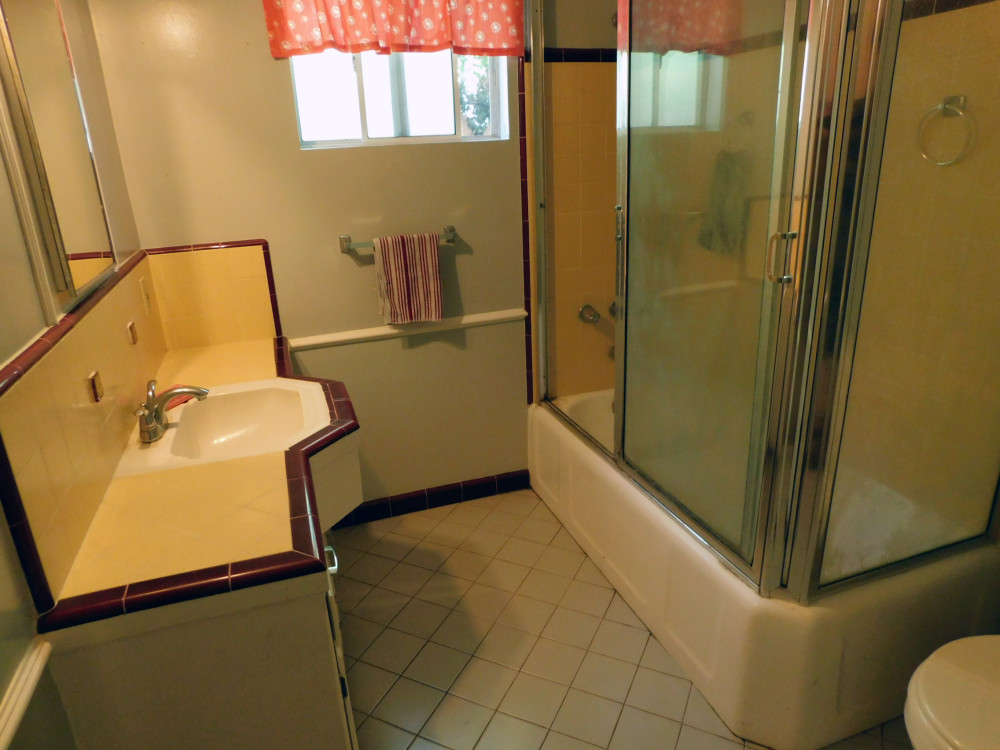 DSCN3433-bathroom-adj